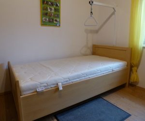Schlafzimmer mit Pflegebett